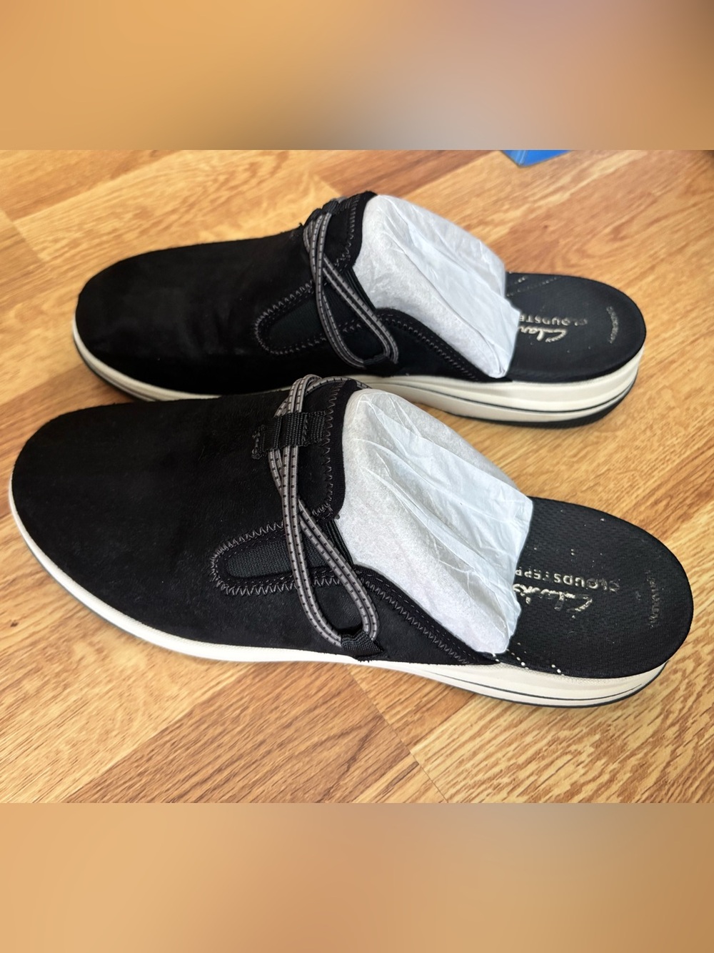 Clark’s Cloudstepper sneaker slip on women’s size 9.5